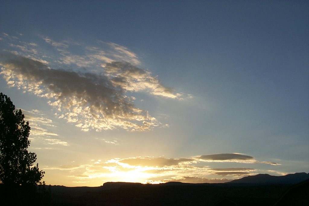 This photo shows the sun coming up over the eastern horizon as we broke camp at the KOA.