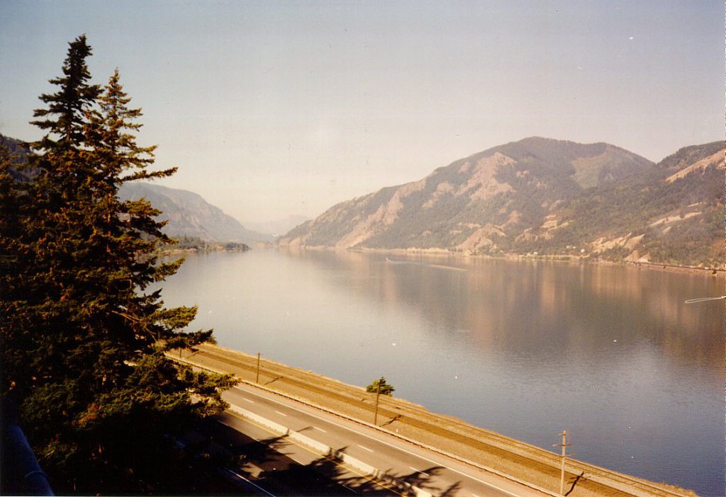 The photo above was taken just after sunrise at Cascade Locks looking west.