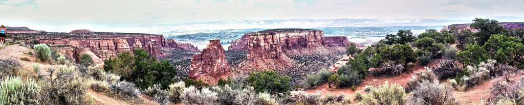 This panorama shows the 'independence' fin from another point of view and shows the broad valley cut by the Colorado river running east (right) to west (left) from Grand Juction.(Note: Since the day was quite grey, I have cheated at bit with some image processing to enhance the dynamic range and sharpness of this shot).
