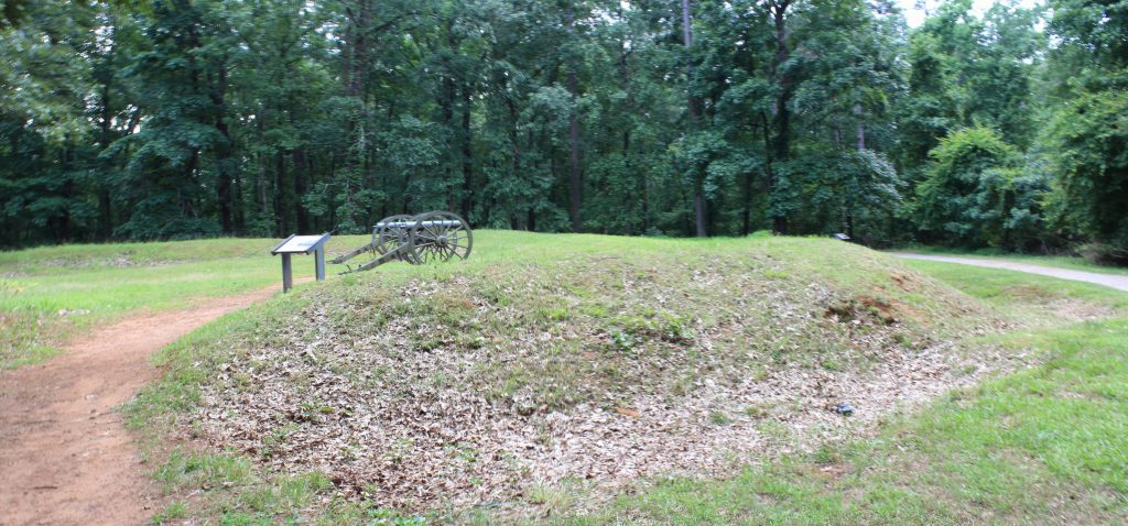 A Confederate redoubt created to defend the mountain from the Union approach.